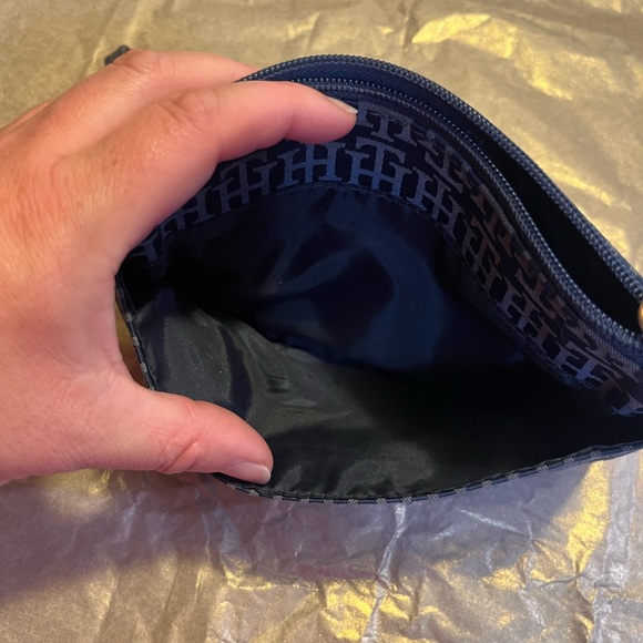 Tommy Hilfiger Blue Monogram Wristlet - Picture 5 of 6